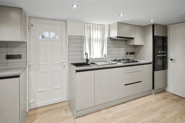 39, Longroyd Avenue, West Yorkshire photo 4