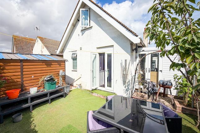 19, Flowers Way, Jaywick Village photo 4