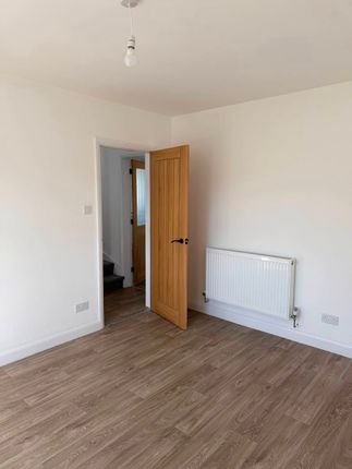 6, Caradoc Avenue, Barry photo 5