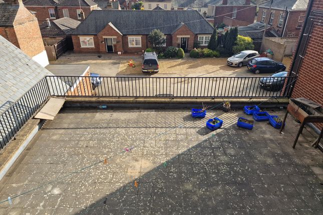 Flat Flat 7, 14a, High Street, Spalding photo 2