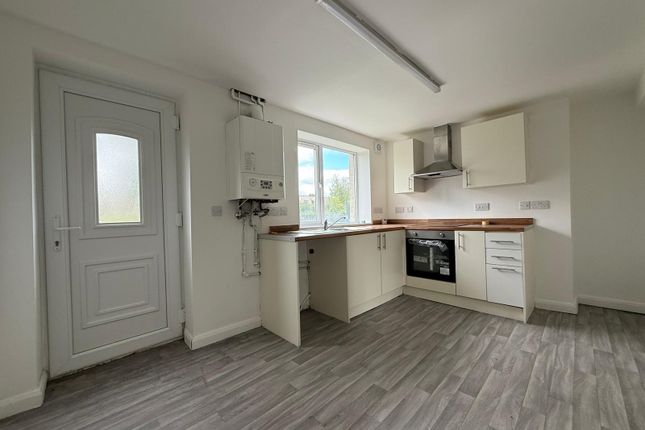 27, Churchill Avenue Maltby, Rotherham photo 3