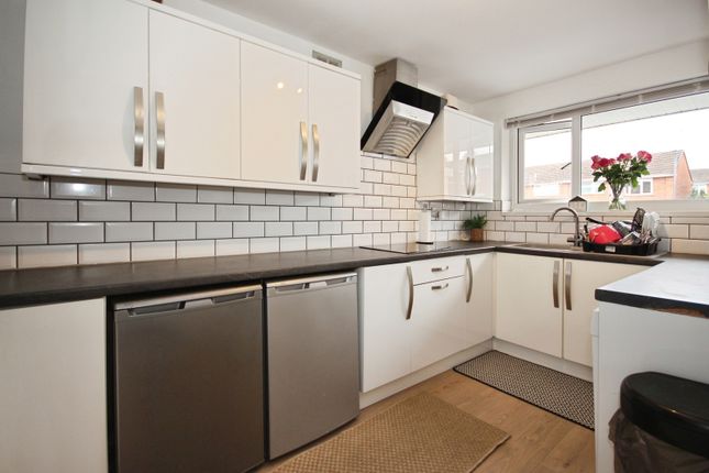12, Kirton Close, Leamington Spa photo 3