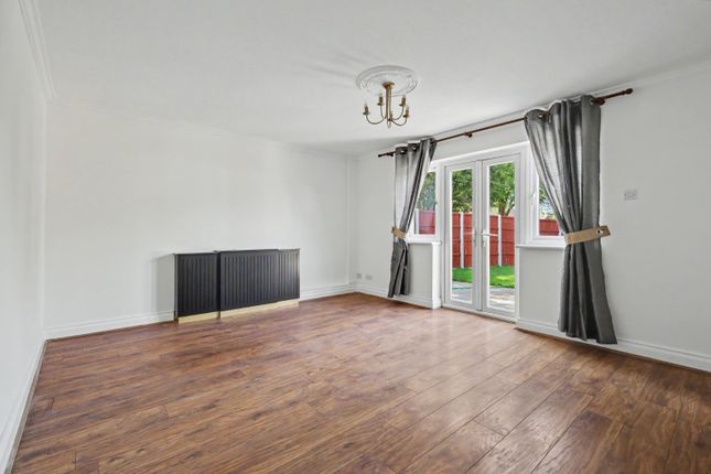 5 Lindsell Lane, Basildon, Essex photo 2