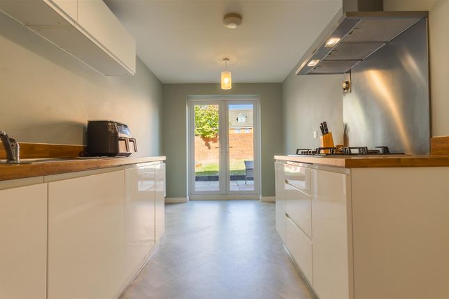 18, Solus Gardens, Southam photo 2