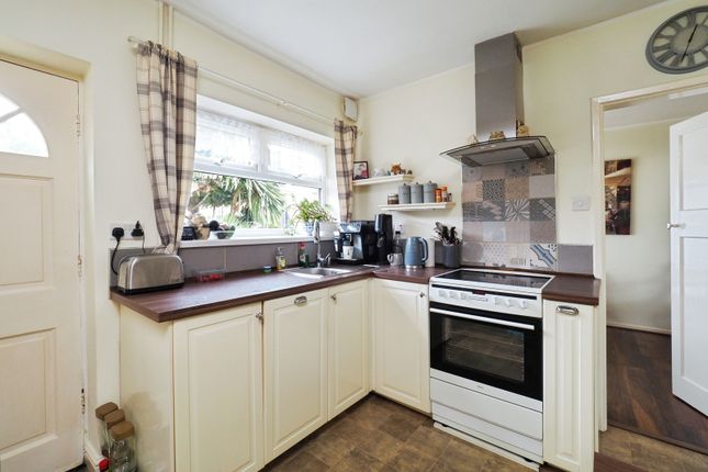 82, Hoylake Crescent, Nottingham photo 4