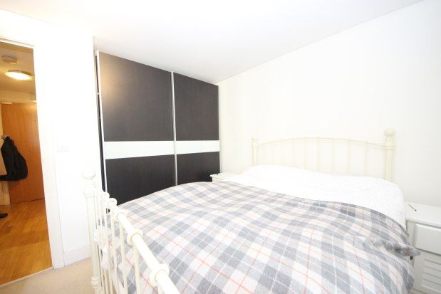 Flat to rent in Marina Place, Kingston Upon Thames