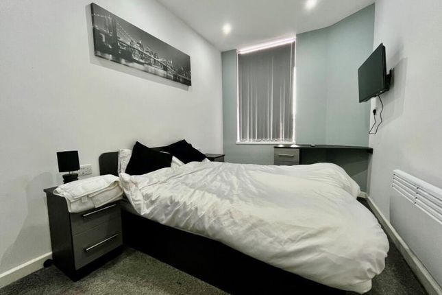 flat 2, 12, Noster Hill, LEEDS photo 2