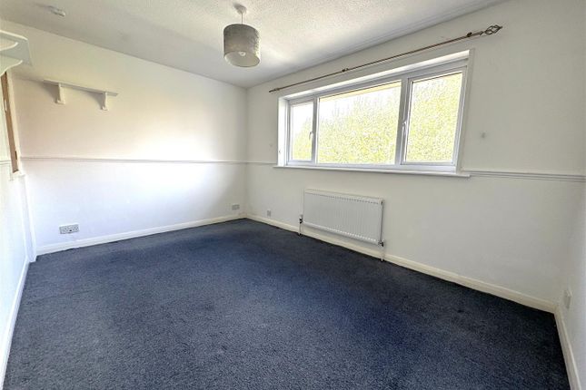21, Compton Close, Lee-On-The-Solent photo 3