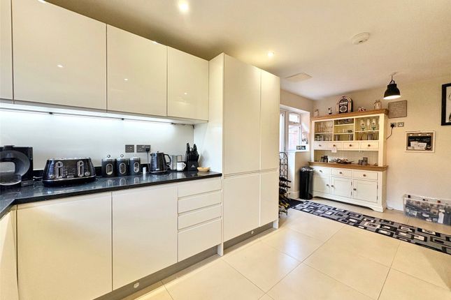7, Samson Close, Hampshire photo 4