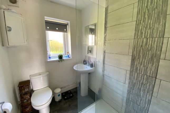 26, Lime Grove, Neath photo 4