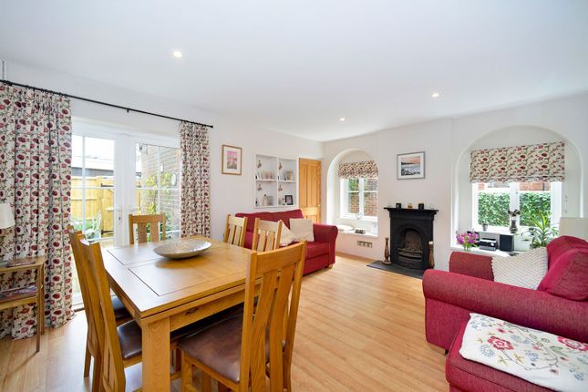 Maple Leaf Cottage The Common, Cranleigh photo 2