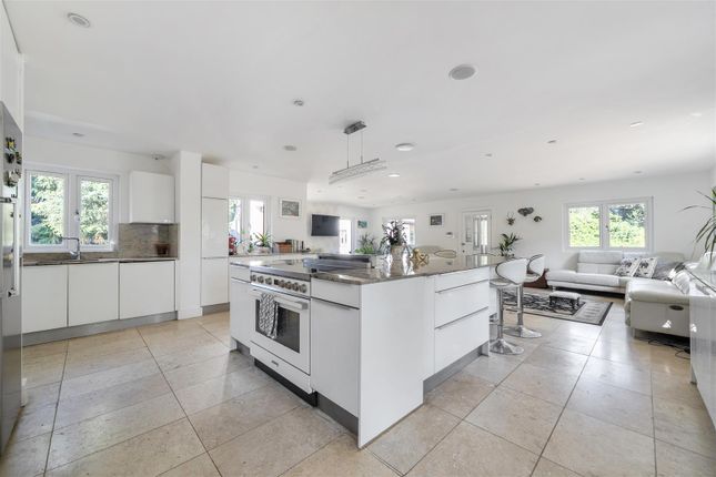 Six Oaks, Easthampstead Road, Wokingham photo 3
