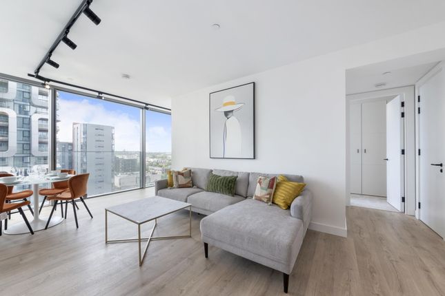 Flat to rent in Valencia Tower, 250 City Road