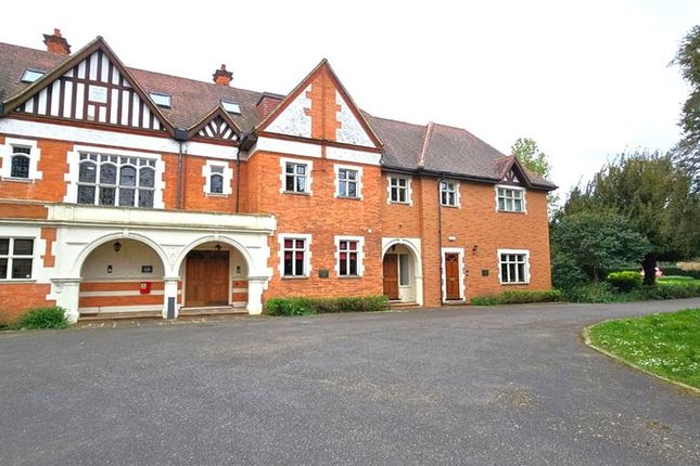 Flat to rent in Ferry Lane, Wraysbury, Staines-Upon-Thames, Berkshire