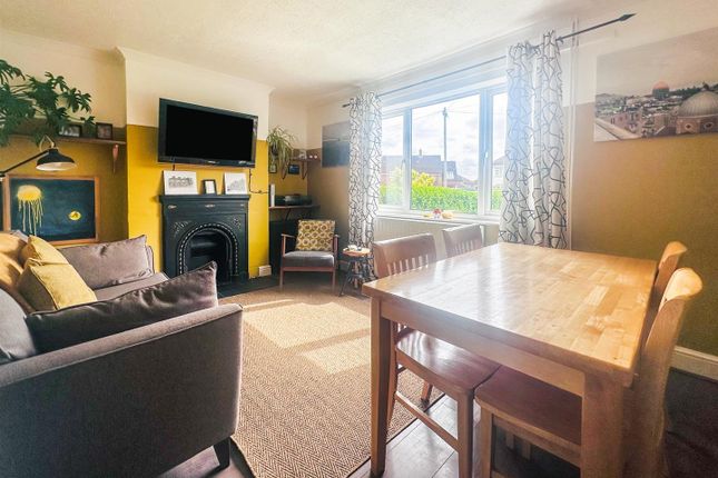 5, Highfield Grove, Corby photo 2