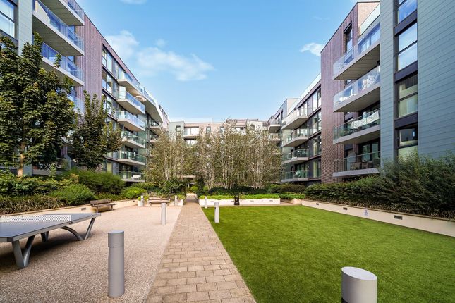 Flat 404, 20 Hawthorne Crescent, London photo 2