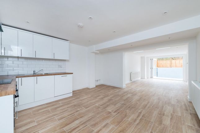 Flat to rent in Jerningham Road, London, New Cross, London