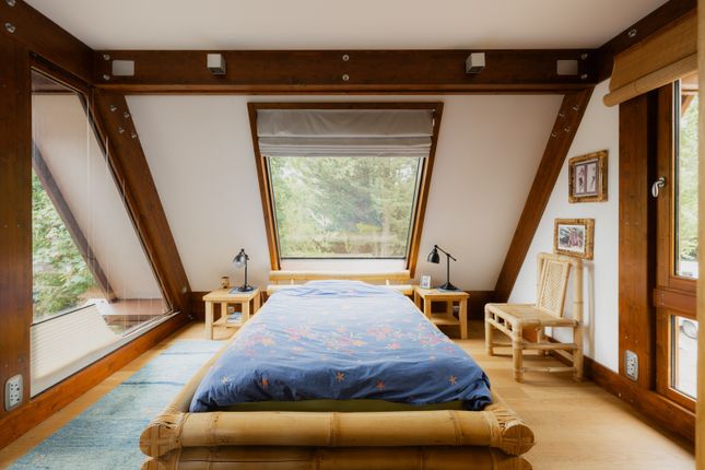 306767 - Blue Gates, Cambridge-3.Jpg