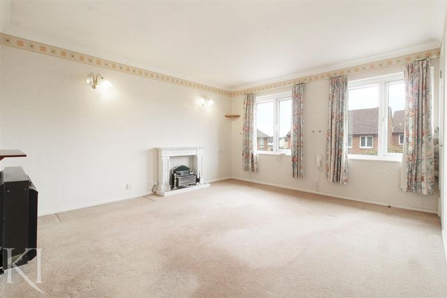 Flat for sale in Rosedale Way, Cheshunt, Waltham Cross