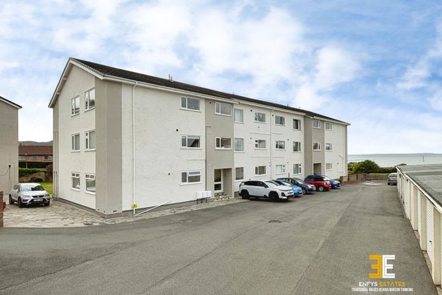 1-bed flat on Riverside Court, Conwy, £140,000