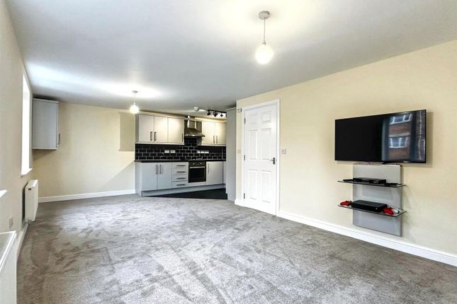 23, Wardle Gardens, Leek photo 3