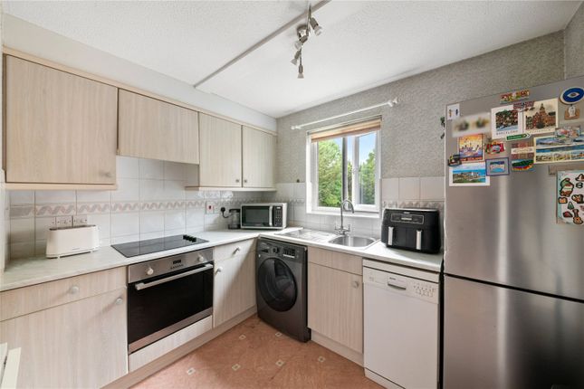 Flat 29, Granville Place,, Elm Park Road, Pinner photo 4