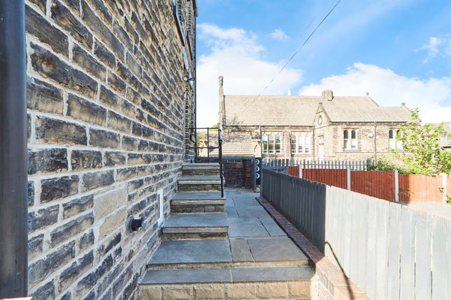 3, Henley View, Leeds photo 4