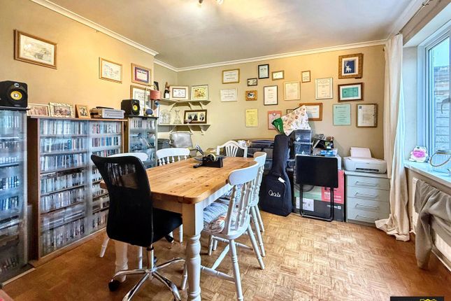 4, Milton Crescent, Weymouth photo 3