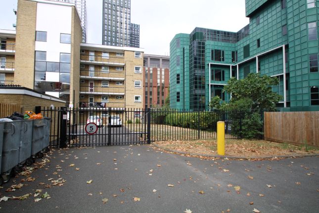 Unknown, Croydon photo 3