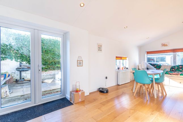 23, Grange Avenue, West Yorkshire photo 3