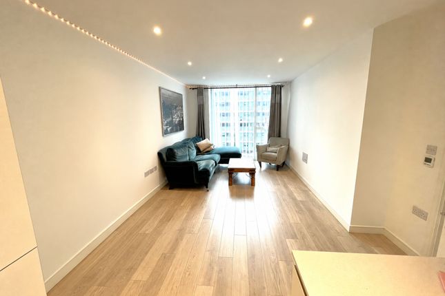 Flat 30, Pinnacle Apts, Croydon photo 2
