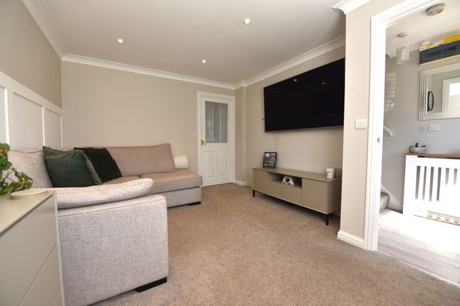 8 Baxter Drive, St. Neots photo 3