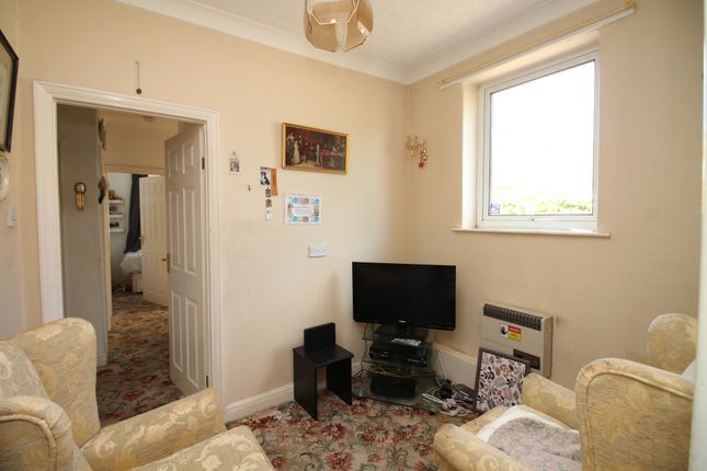 68, Ullswater Avenue, Thornton-Cleveleys photo 4