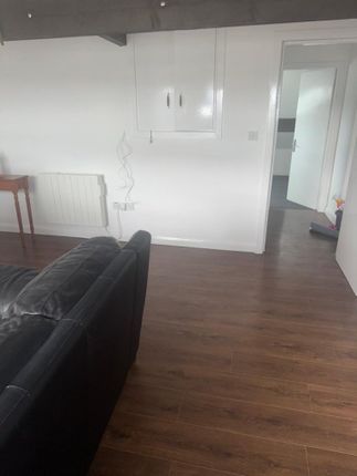 Flat 4 Oak Bank House, 30 Nesfield Street, Bradford photo 2