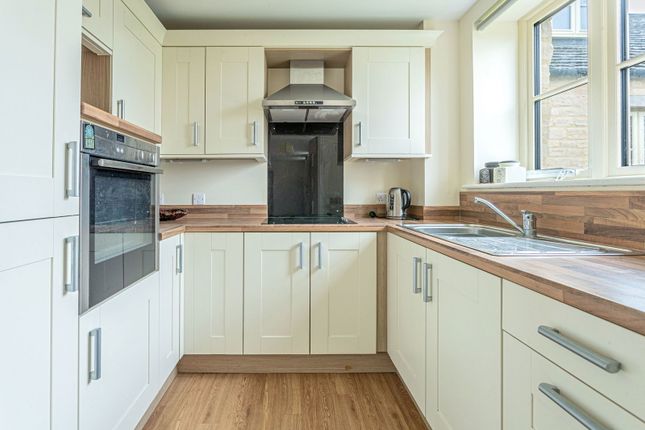 Lewsey Court,33, London Road, Tetbury photo 2