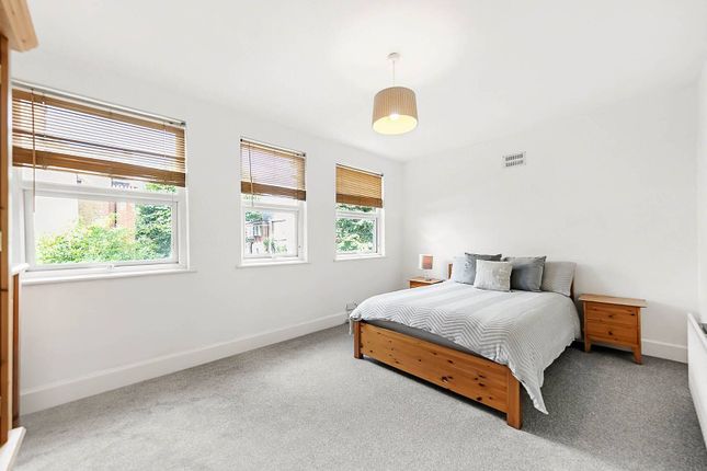 Flat for sale in Trinity Road, Tooting Bec, London