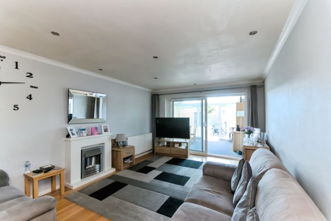 2, Cochrane Close, Eastbourne photo 3