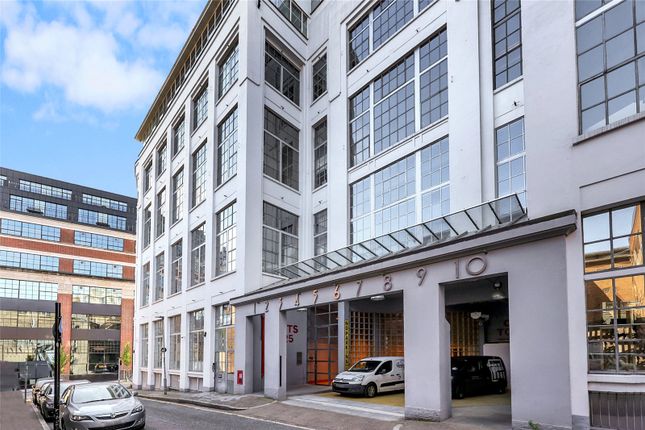 Flat for sale in Summers Street, London