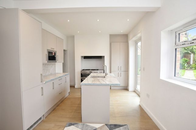 2 Coronation Grove, Harrogate photo 3