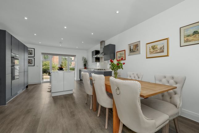 11, Botleys Road, Chertsey photo 4