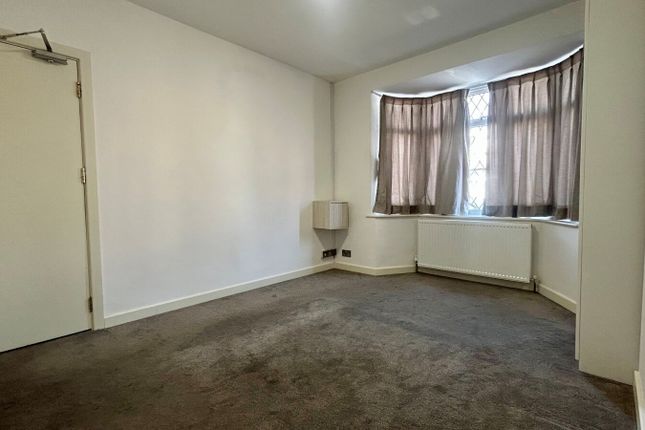 Room 1, 26, Winchester Road, Berkshire photo 3