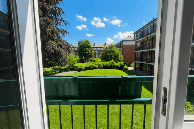 27, Kielder Square, Salford photo 4