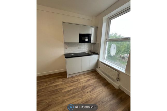Stuart Crescent, London photo 2