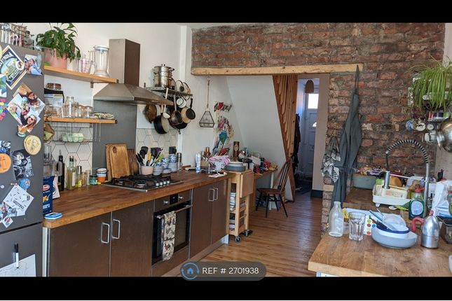 Kitchen: Solid Wooden Worktops, Dual Fuel Oven/Hob
