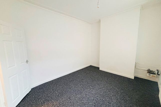 25, Hendre Road, Caerphilly photo 4