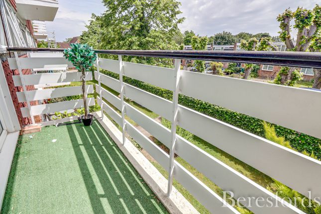 2, Highmead Court, Brentwood photo 4