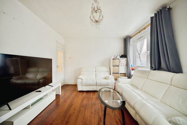 Flat 29, Newmill House,, Devas Street, London photo 3