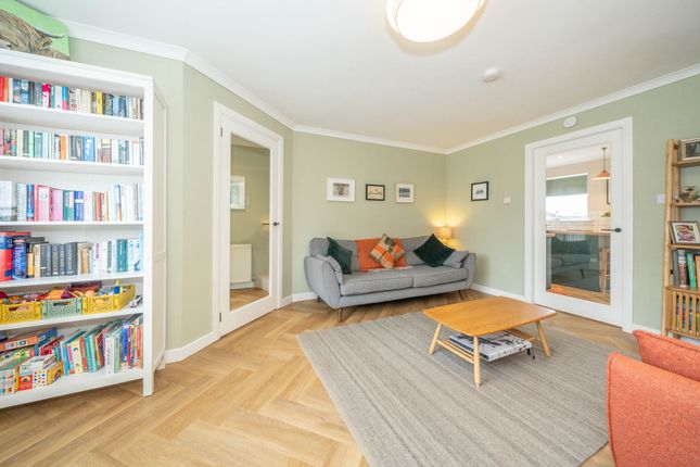 70 Braeside Park, Livingston photo 2