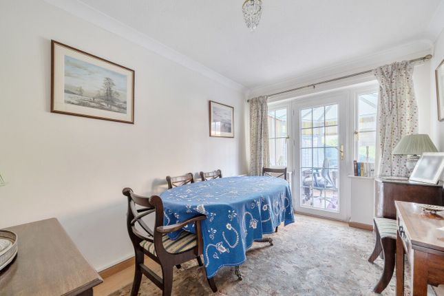 13 Vicarage Gardens, Salisbury photo 4