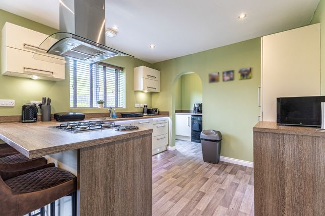 70 Lidgett Road, Mapplewell, Barnsley photo 5